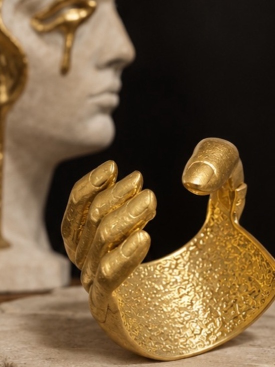 The Unbranded Brand Jewelry - Sculptural Gilded Hand Cuff Bracelet